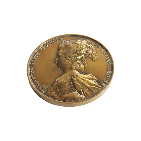 A bronze collectible coin featuring an image of a woman, likely representing Marie Antoinette, with inscriptional details.